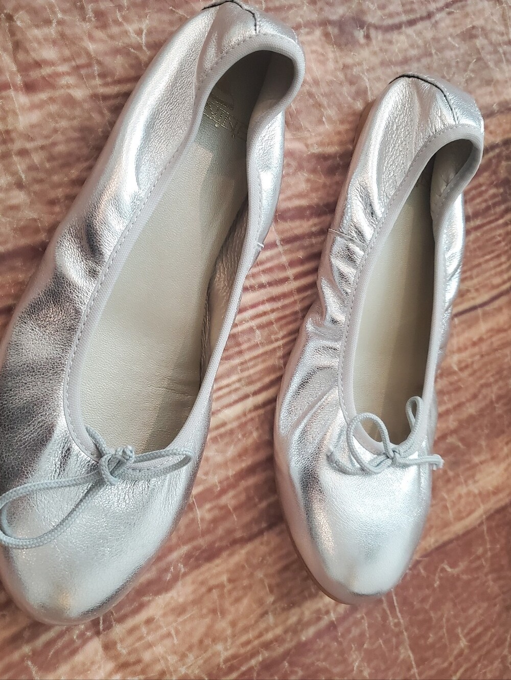 Menina Step Silver Metallic Leather Ballet Flats sz 38 NIB